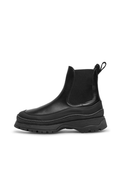LÄST Trail - Leather/Rubber Foxing - Black II Ankle Boots Black